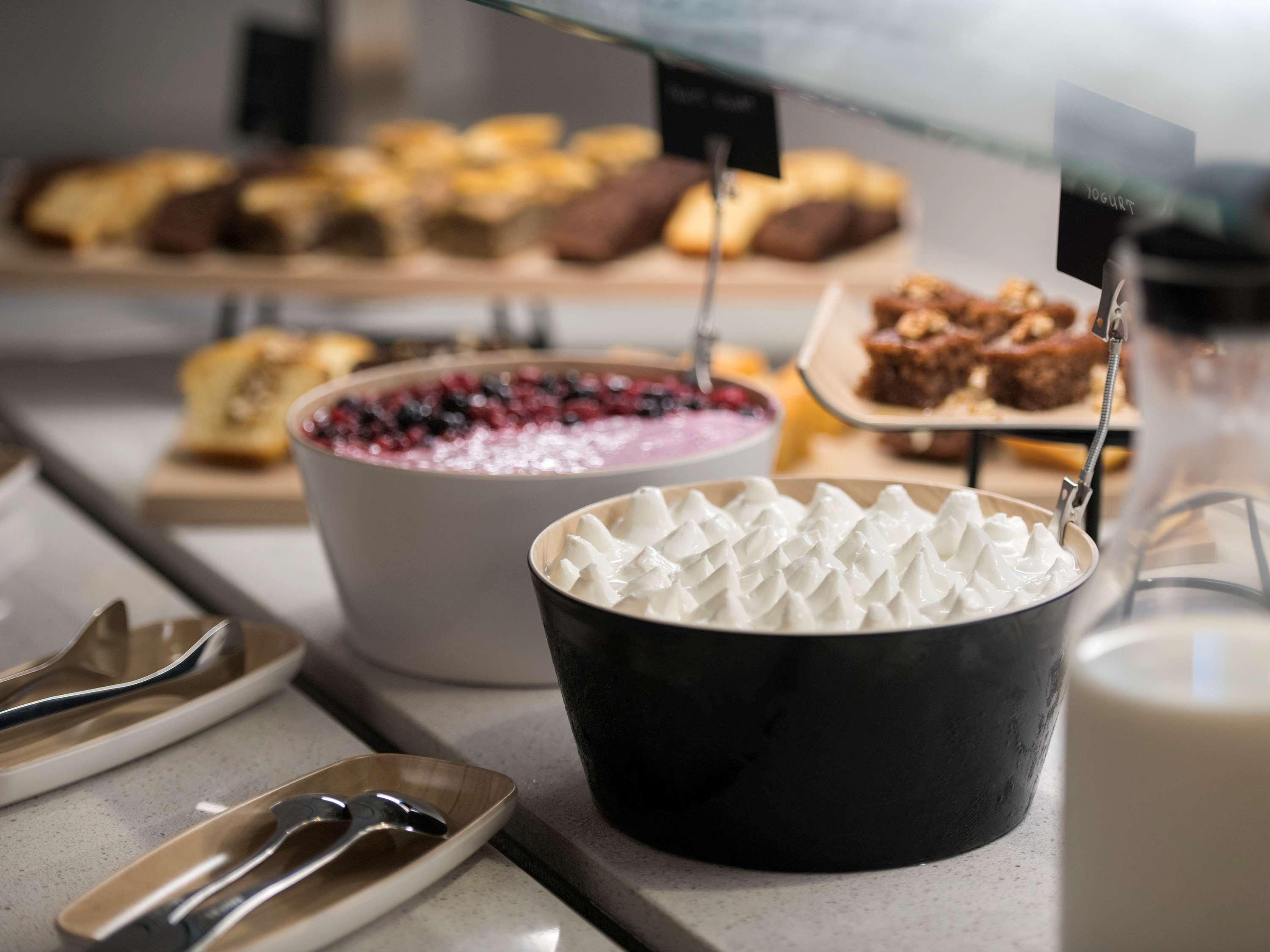 Готель Ibis Styles Athens Routes Екстер'єр фото
