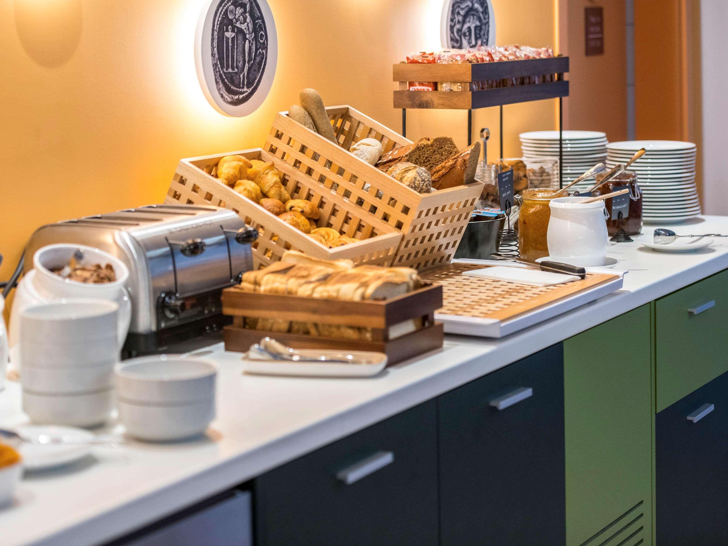 Готель Ibis Styles Athens Routes Екстер'єр фото